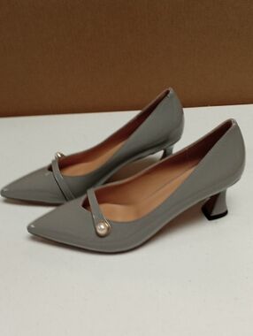 Classic Gray Pointed-Toe Mid Heel Pumps with Pearl Strap No Brand